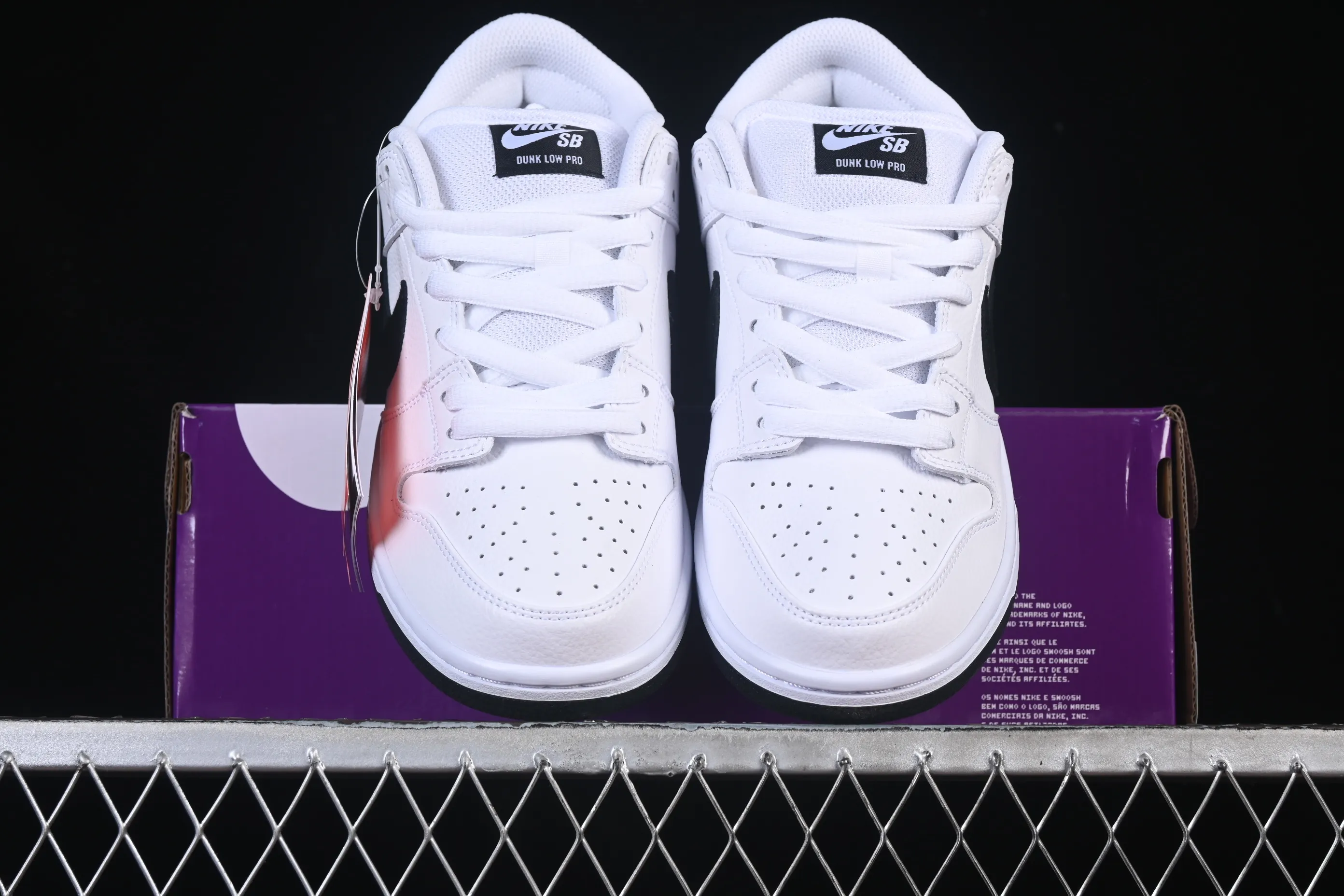 All Categories Nk SB Dunk Series Nk SB Dunk Low Low-top sneakers Nike SB Dunk Low Classic white and black Low-top casual sneakers HF3704-100